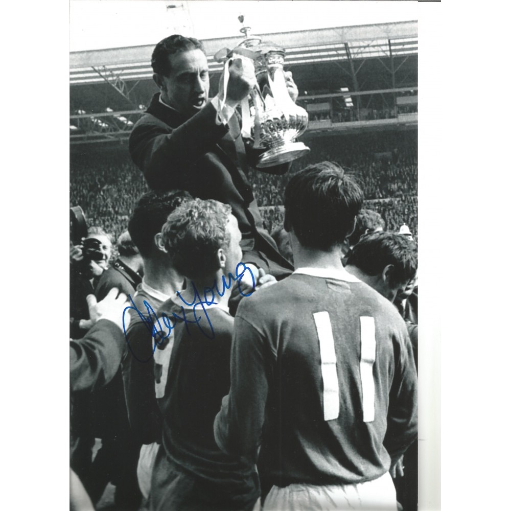 Alex Young Everton Signed 10 x 8 inch football photo. Alex Young Everton Signed 10 x 8 inch football photo.