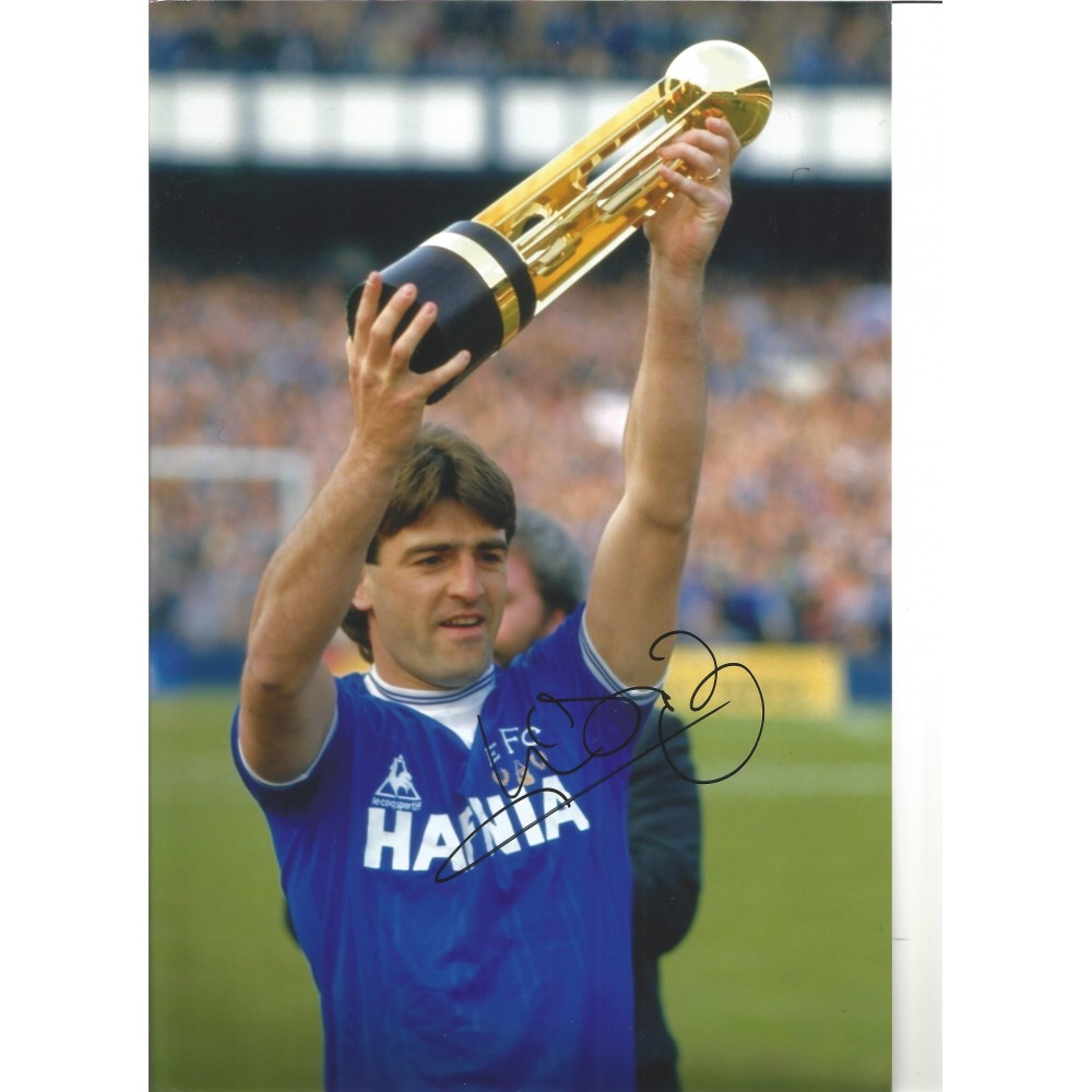 Kevin Ratcliffe Everton Signed 10 x 8 inch football photo. Kevin Ratcliffe Everton Signed 10 x 8 inch football photo.
