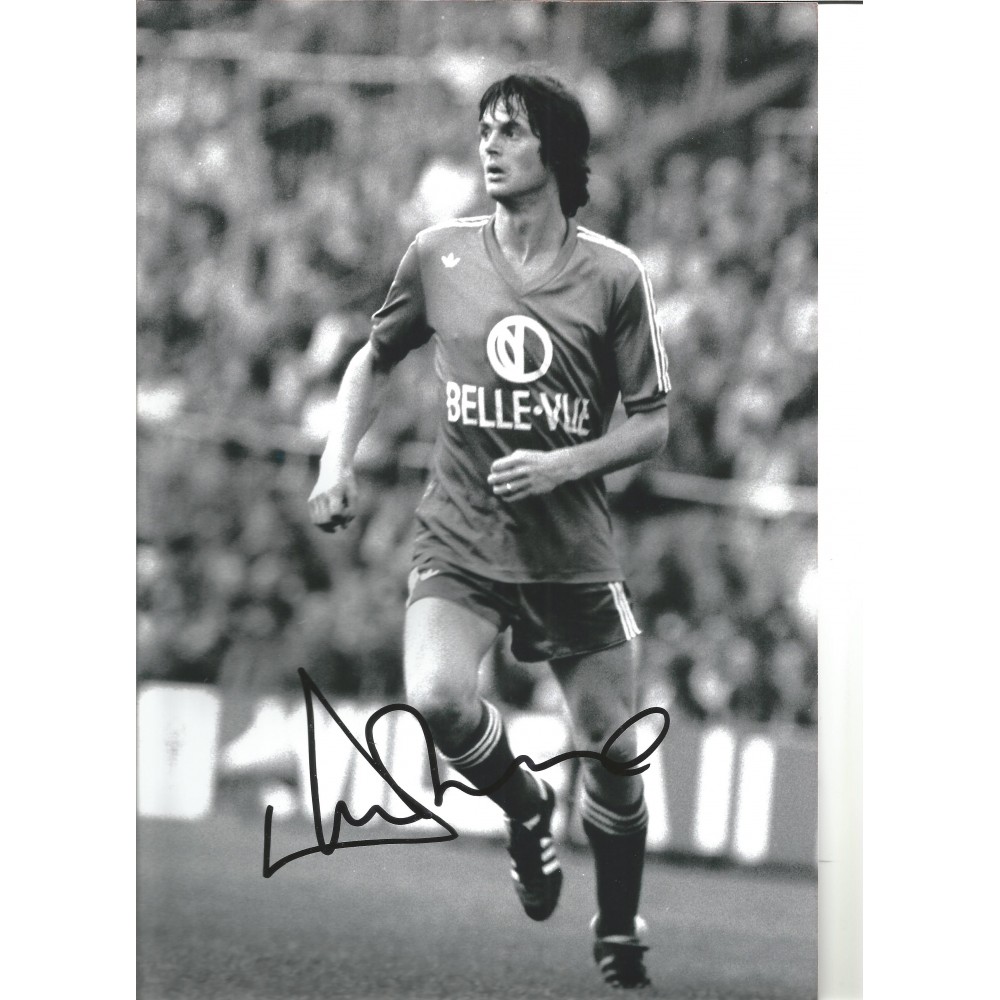 Duncan Mckenzie Everton Signed 10 x 8 inch football photo. Duncan Mckenzie Everton Signed 10 x 8 inch football photo.