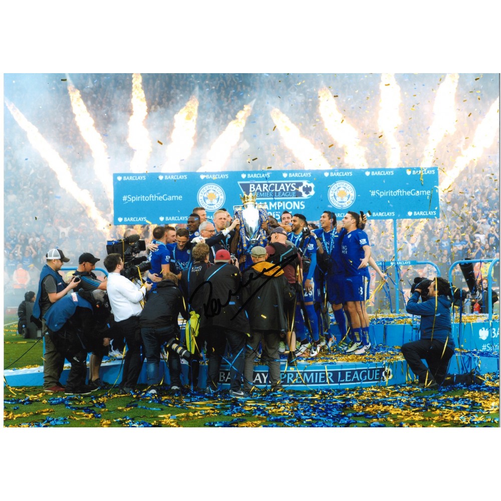 Claudio Ranieri Leicester City Signed 16 x 12 inch football photo. Claudio Ranieri Leicester City Signed 16 x 12 inch football photo.