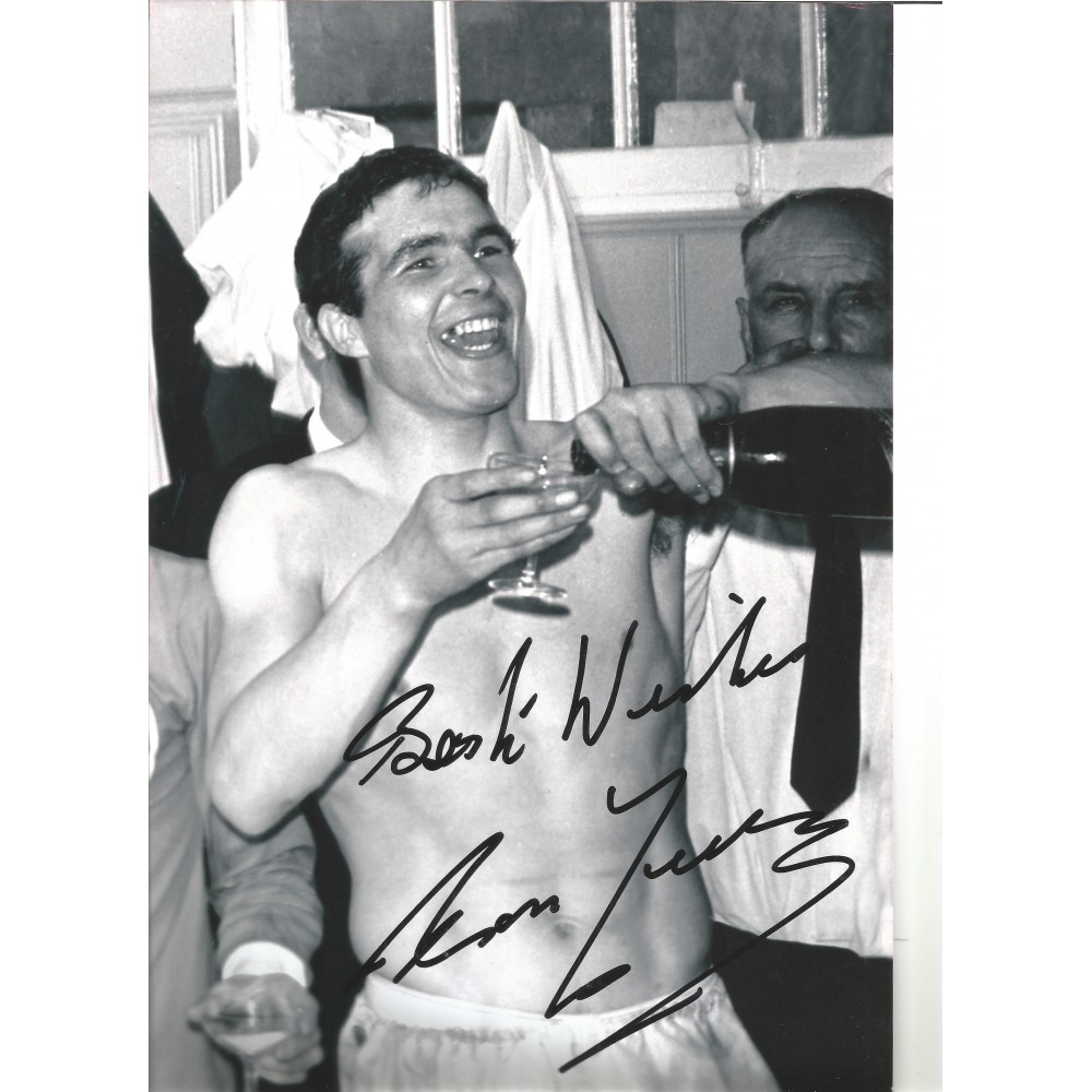Ron Yeats Liverpool Signed 10 x 8 inch football photo. Ron Yeats Liverpool Signed 10 x 8 inch football photo.
