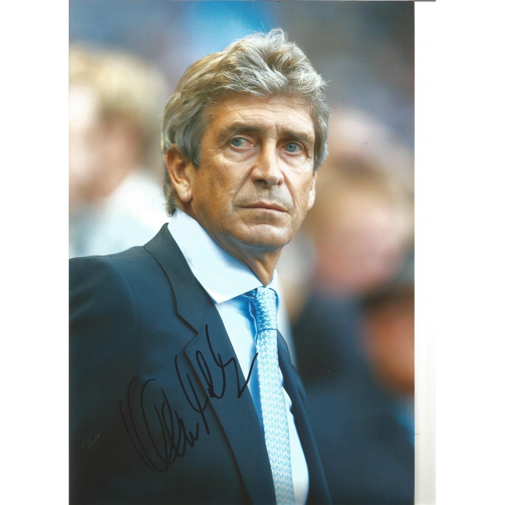 Manuel Pellegrini Manchester City Signed 10 x 8 inch football photo. Manuel Pellegrini Manchester City Signed 10 x 8 inch football photo.