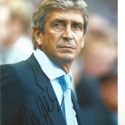 Manuel Pellegrini Manchester City Signed 10 x 8 inch football photo. Manuel Pellegrini Manchester City Signed 10 x 8 inch football photo.