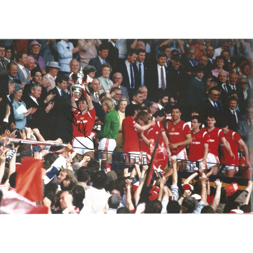 Bryan Robson Man United Signed 10 x 8 inch football photo. Bryan Robson Man United Signed 10 x 8 inch football photo.