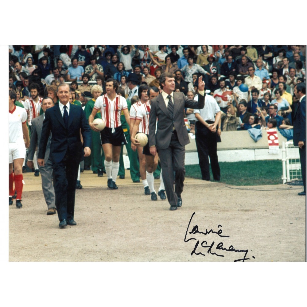 Lawrie McMenemy Southampton Signed 16 x 12 inch football photo. Lawrie McMenemy Southampton Signed 16 x 12 inch football photo.