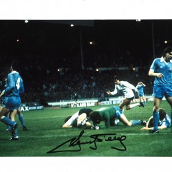 Ricky Villa Wembley Goal Tottenham Signed 16 x 12 inch football photo. Ricky Villa Wembley Goal Tottenham Signed 16 x 12 inch football photo.
