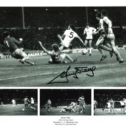 Ricky Villa Wembley Goal Tottenham Signed 16 x 12 inch football photo. Ricky Villa Wembley Goal Tottenham Signed 16 x 12 inch football photo.