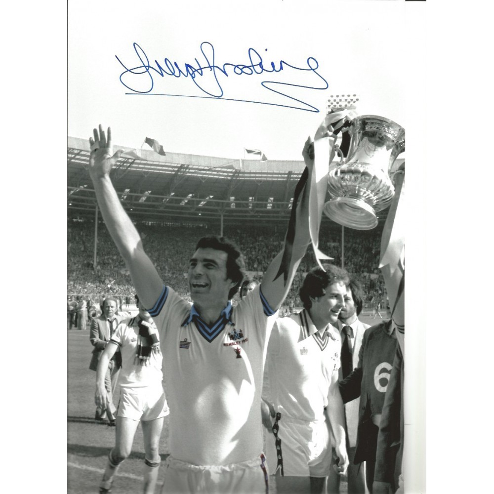 Trevor Brooking West Ham Signed 10 x 8 inch football photo. Trevor Brooking West Ham Signed 10 x 8 inch football photo.