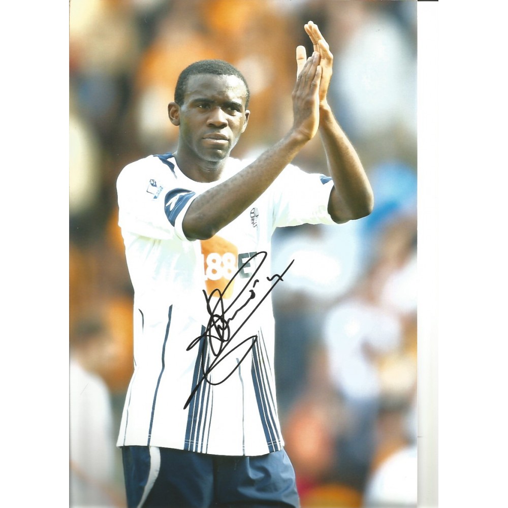 Fabrice Muamba Bolton Signed 10 x 8 inch football photo. Fabrice Muamba Bolton Signed 10 x 8 inch football photo.