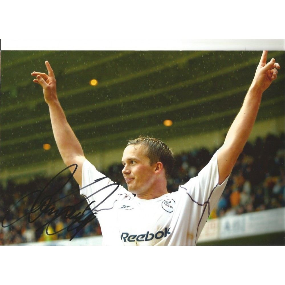 Kevin Davies Bolton Signed 10 x 8 inch football photo. Kevin Davies Bolton Signed 10 x 8 inch football photo.