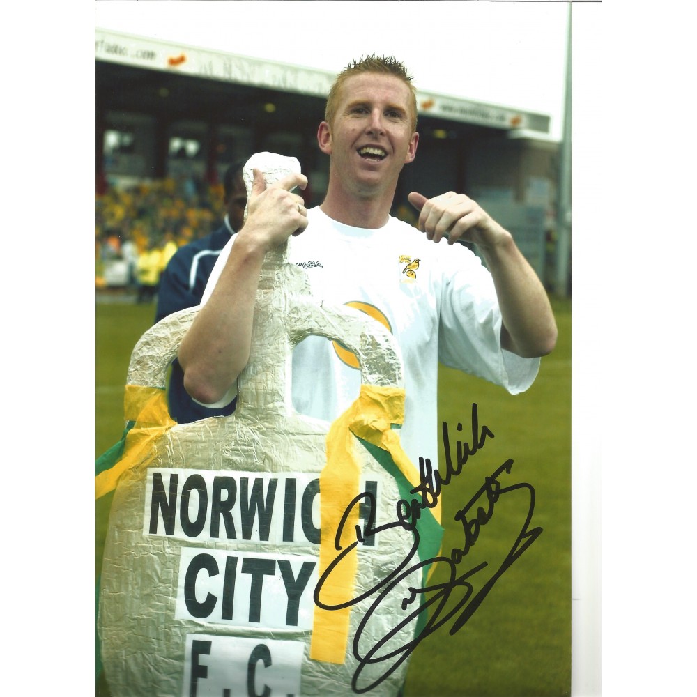 Iwan Roberts Norwich City Signed 10 x 8 inch football photo. Iwan Roberts Norwich City Signed 10 x 8 inch football photo.