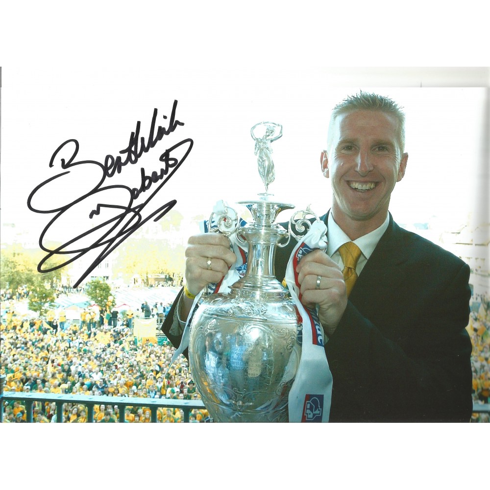 Iwan Roberts Norwich City Signed 10 x 8 inch football photo. Iwan Roberts Norwich City Signed 10 x 8 inch football photo.