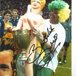 Iwan Roberts Norwich City Signed 10 x 8 inch football photo. Iwan Roberts Norwich City Signed 10 x 8 inch football photo.