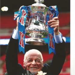 Dave Whelan Wigan Signed 10 x 8 inch football photo. Dave Whelan Wigan Signed 10 x 8 inch football photo.