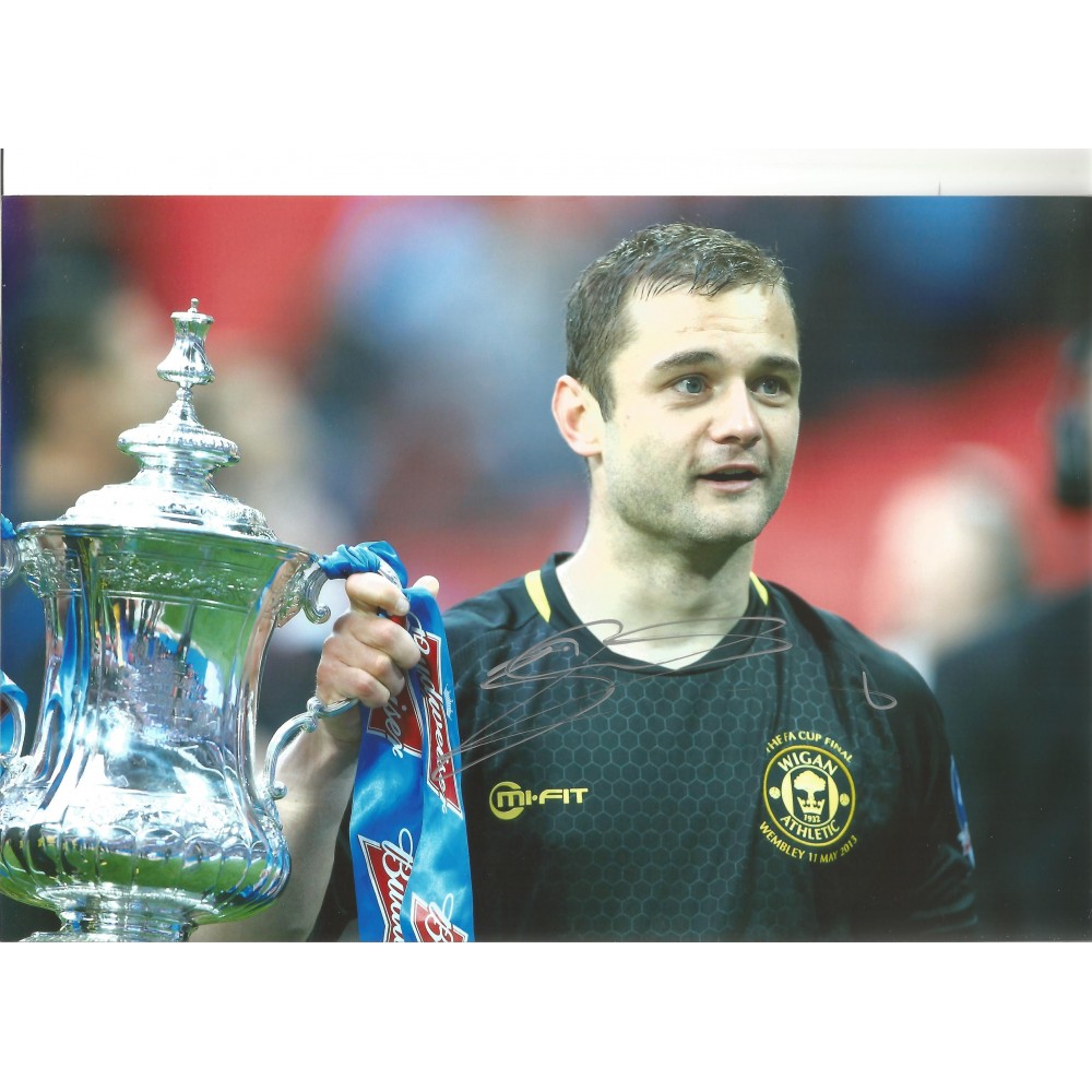 Shaun Maloney Wigan Signed 12 x 8 inch football photo. Shaun Maloney Wigan Signed 12 x 8 inch football photo.