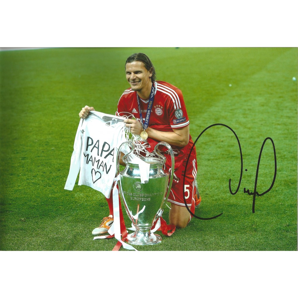 Daniel Van Buyton Bayern Signed 10 x 8 inch football photo. Daniel Van Buyton Bayern Signed 10 x 8 inch football photo.