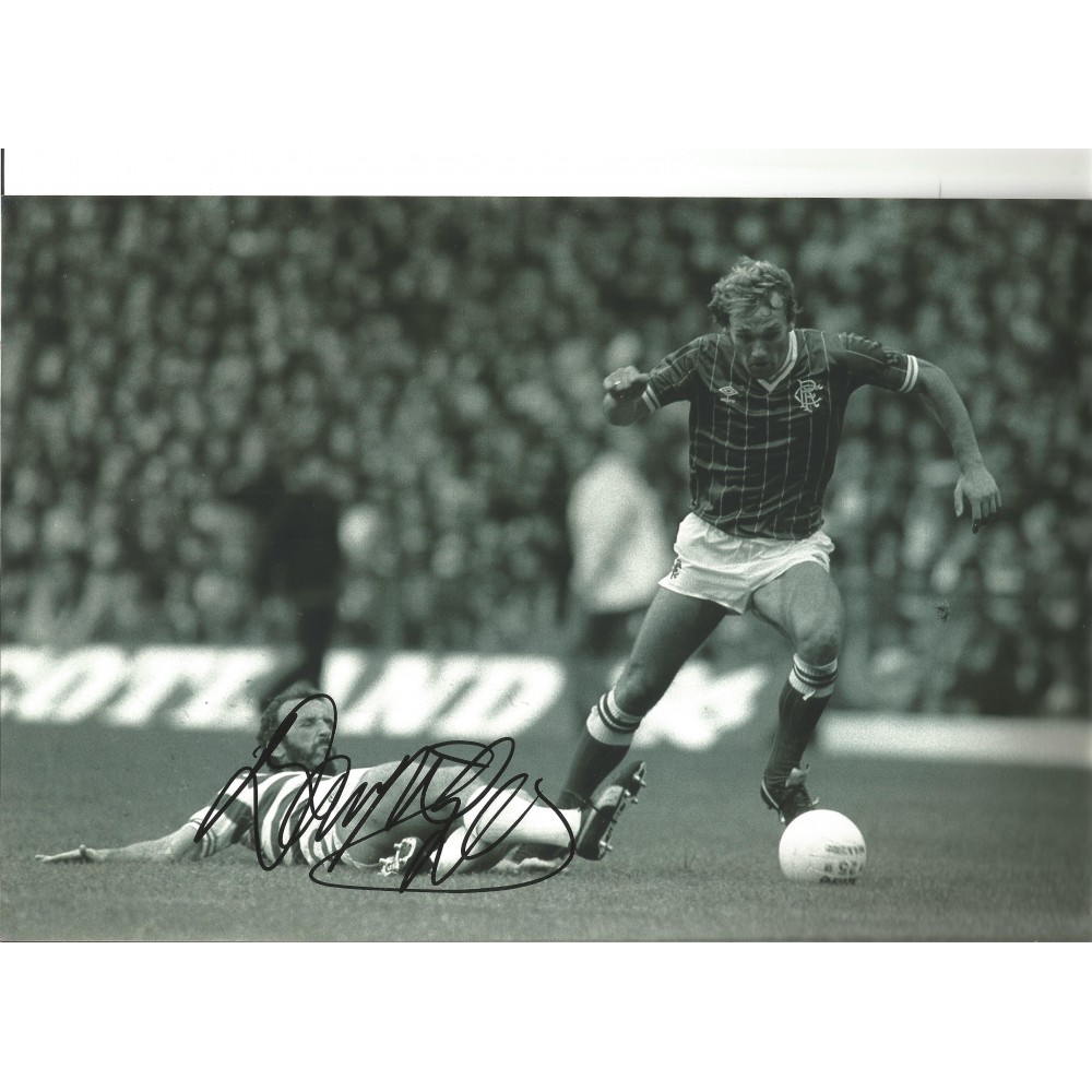 Danny McGrain Celtic Signed 10 x 8 inch football photo. Danny McGrain Celtic Signed 10 x 8 inch football photo.