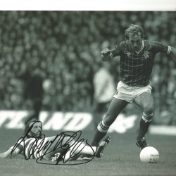 Danny McGrain Celtic Signed 10 x 8 inch football photo. Danny McGrain Celtic Signed 10 x 8 inch football photo.