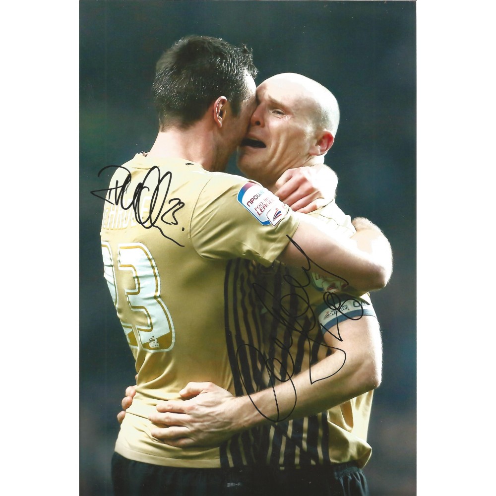 Gary Jones and Rory McArdle Bradford Signed 10 x 8 inch football photo. Gary Jones and Rory McArdle Bradford Signed 10 x 8 inch football photo.