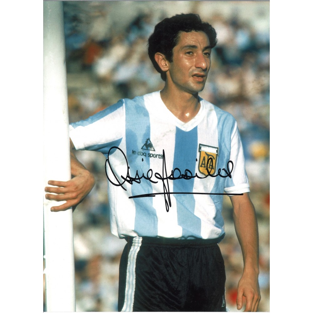 Ossie Ardiles Argentina Signed 10 x 8 inch Football Photograph Ossie Ardiles Argentina Signed 10 x 8 inch Football Photograph
