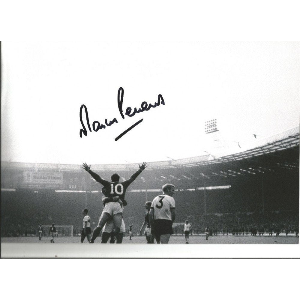 Martin Peters 66 England Signed 10 x 8 inch football photo. Martin Peters 66 England Signed 10 x 8 inch football photo.