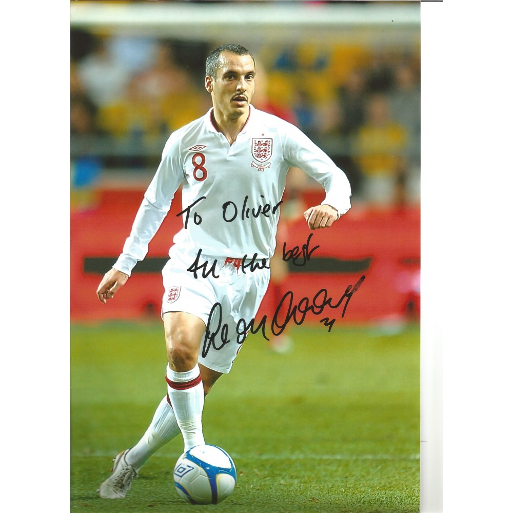 Leon Osman England Signed 12 x 8 inch football photo. Leon Osman England Signed 12 x 8 inch football photo.