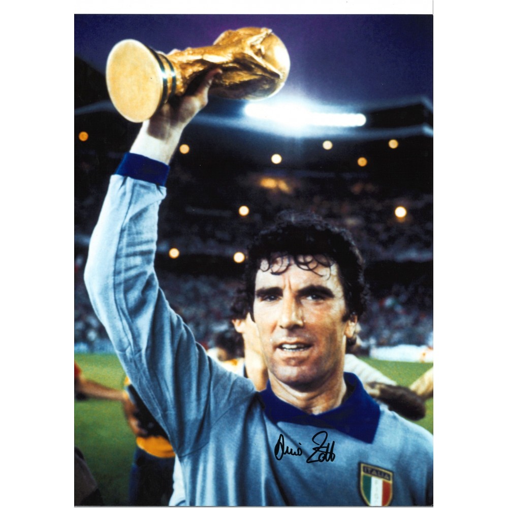 Dino Zoff Italy Signed 16 x 12 inch football photo. Dino Zoff Italy Signed 16 x 12 inch football photo.