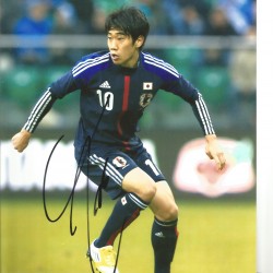 Shinji Kagawa Japan Signed 10 x 8 inch football photo. Shinji Kagawa Japan Signed 10 x 8 inch football photo.