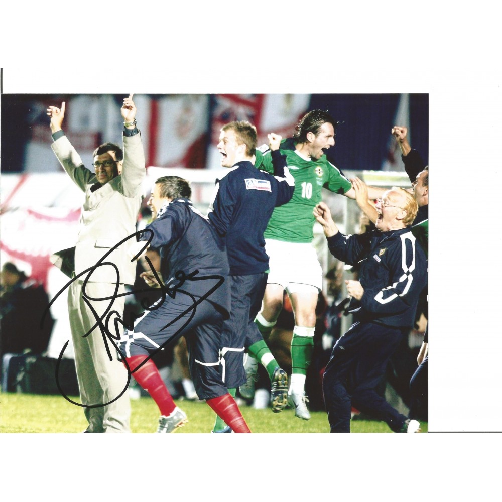 Lawrie Sanchez Northern Ireland Signed 10 x 8 inch football photo. Lawrie Sanchez Northern Ireland Signed 10 x 8 inch football photo.