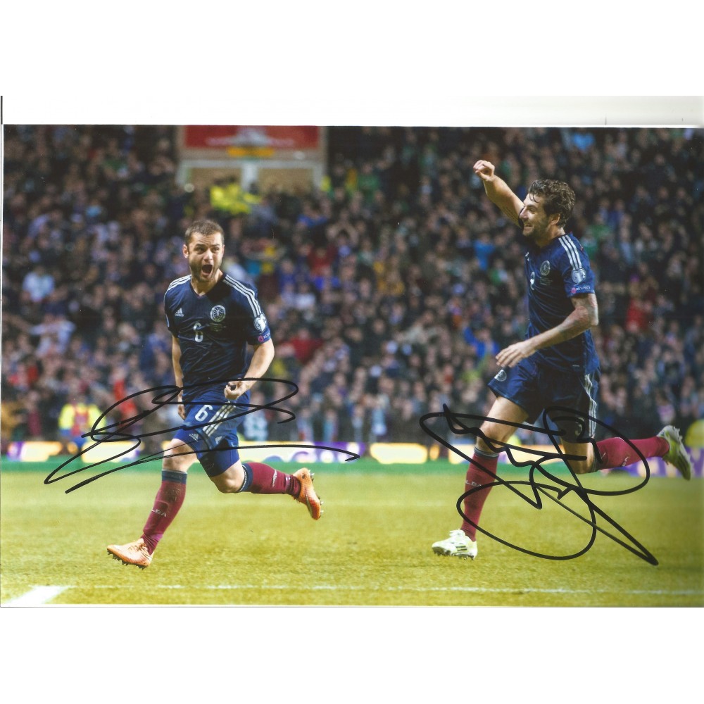 Shaun Maloney Scotland Signed 10 x 8 inch football photo. Shaun Maloney Scotland Signed 10 x 8 inch football photo.