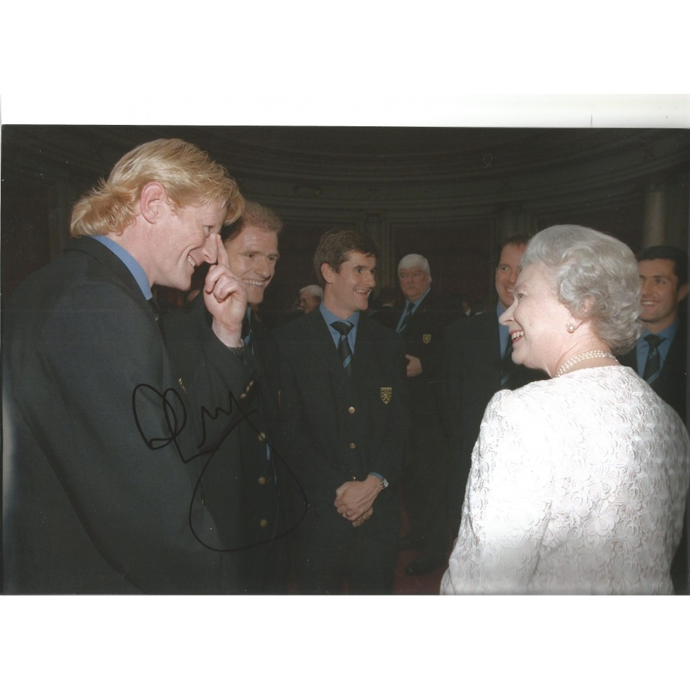 Colin Hendry Scotland Signed 12 x 8 inch football photo. Colin Hendry Scotland Signed 12 x 8 inch football photo.