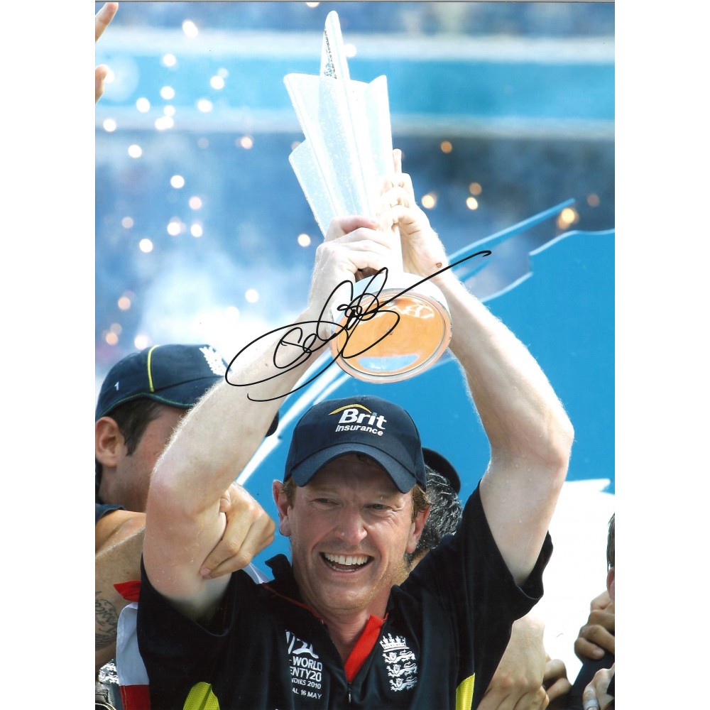 Paul Collingwood Signed 16 x 12 inch England 2010 T20 World Cup Cricket Photograph. Paul Collingwood Signed 16 x 12 inch England 2010 T20 World Cup Cricket Photograph.