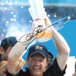 Paul Collingwood Signed 16 x 12 inch England 2010 T20 World Cup Cricket Photograph. Paul Collingwood Signed 16 x 12 inch England 2010 T20 World Cup Cricket Photograph.