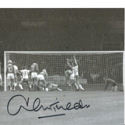 Football Dennis Tueart 10x8 Signed B/W Photo Football Dennis Tueart 10x8 Signed B/W Photo