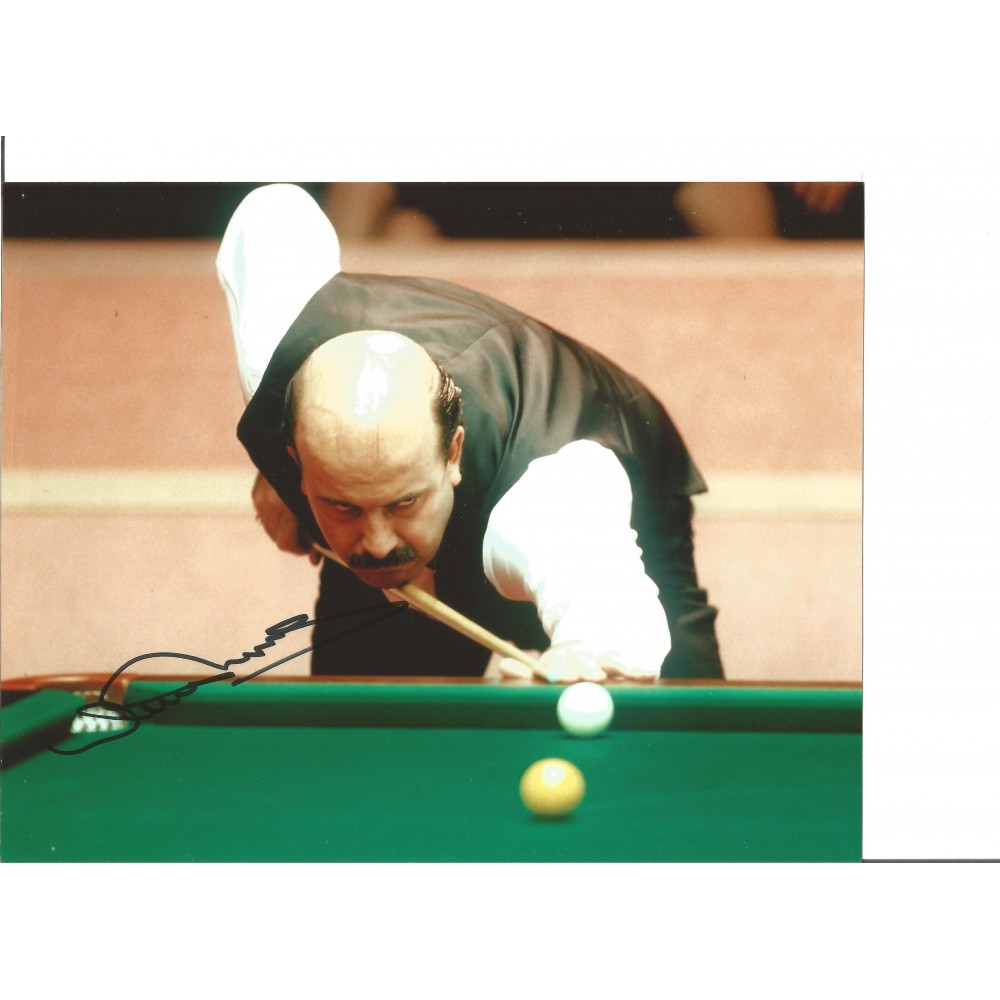 Snooker Willie Thorne 10x8 Signed Colour Photo Pictured In Action At The World Championship. Snooker Willie Thorne 10x8 Signed Colour Photo Pictured In Action At The World Championship.