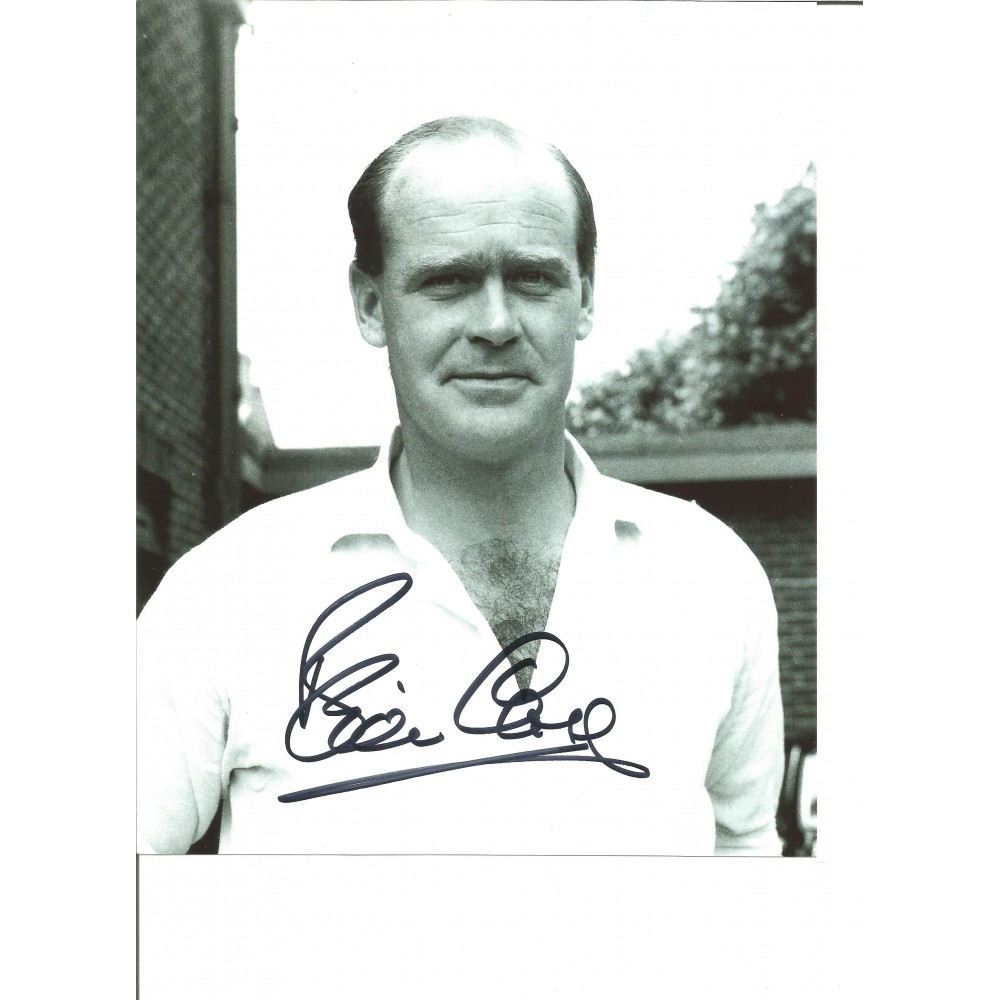 Cricket Brian Close 10x8 Signed B/W Photo Cricket Brian Close 10x8 Signed B/W Photo