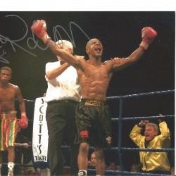 Boxing Steve Robinson 10x8 Signed Colour Photo Pictured During One Of His World Title Fights. Boxing Steve Robinson 10x8 Signed Colour Photo Pictured During One Of His World Title Fights.