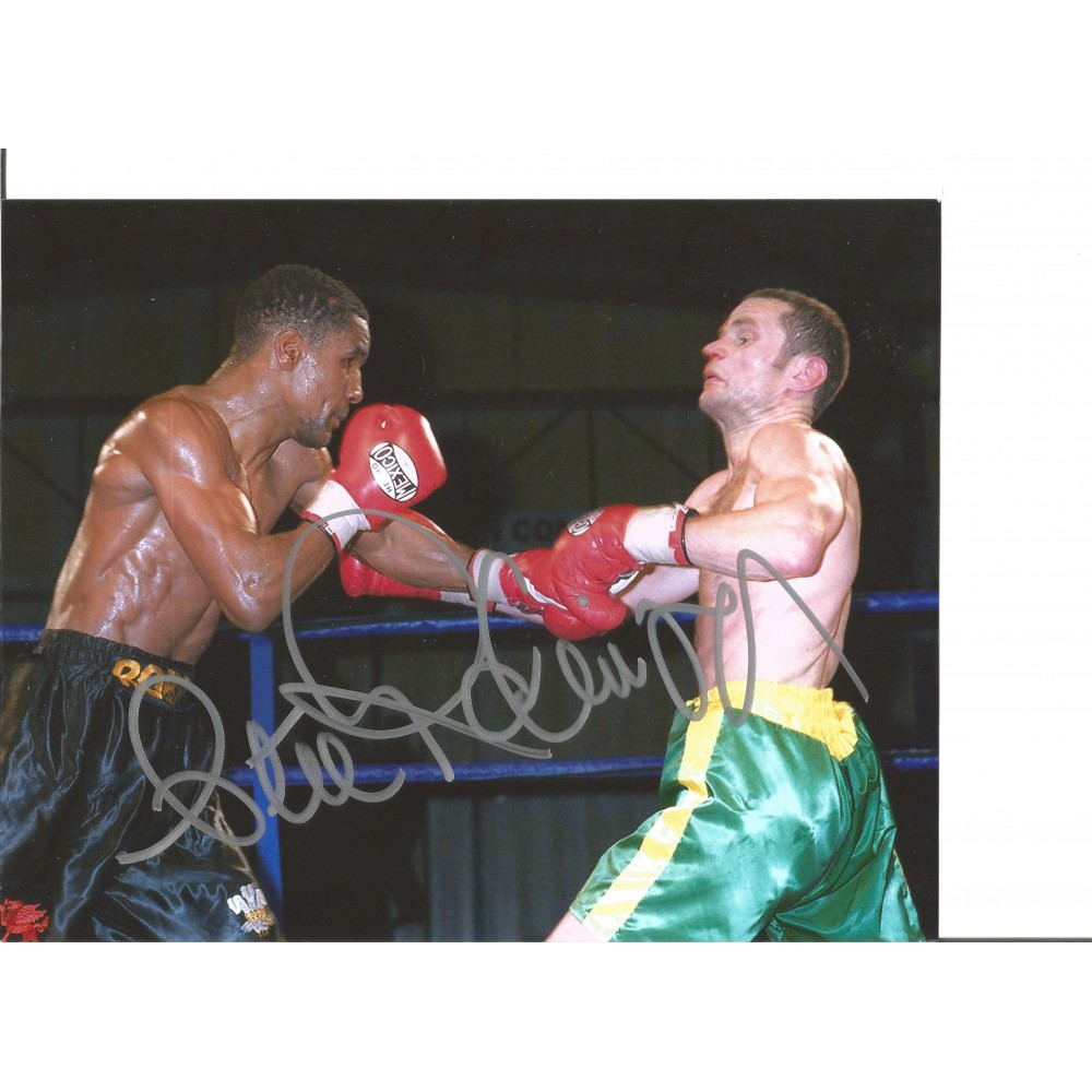 Boxing Steve Robinson 10x8 Signed Colour Photo Pictured During One Of His World Title Fights Boxing Steve Robinson 10x8 Signed Colour Photo Pictured During One Of His World Title Fights
