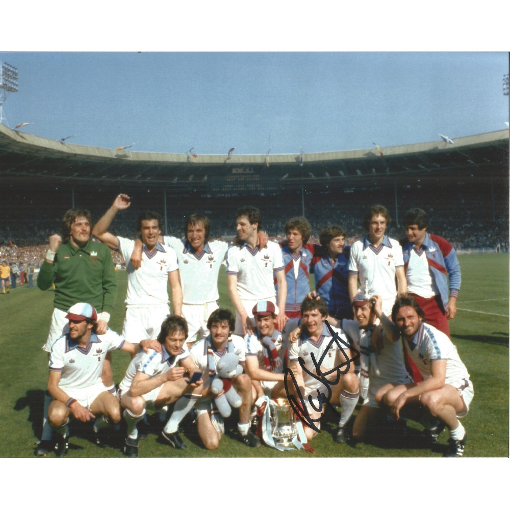 Football Ray Stewart 10x8 signed colour photo Football Ray Stewart 10x8 signed colour photo