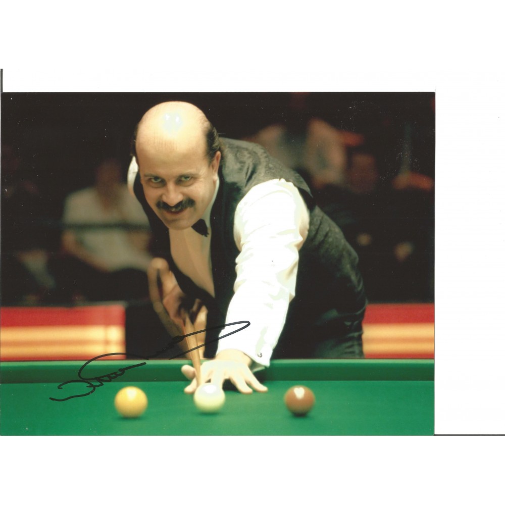 Snooker Willie Thorne 10x8 Signed Colour Photo Pictured In Action At The World Championship. Snooker Willie Thorne 10x8 Signed Colour Photo Pictured In Action At The World Championship.