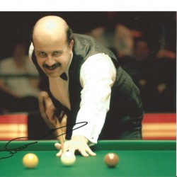 Snooker Willie Thorne 10x8 Signed Colour Photo Pictured In Action At The World Championship. Snooker Willie Thorne 10x8 Signed Colour Photo Pictured In Action At The World Championship.
