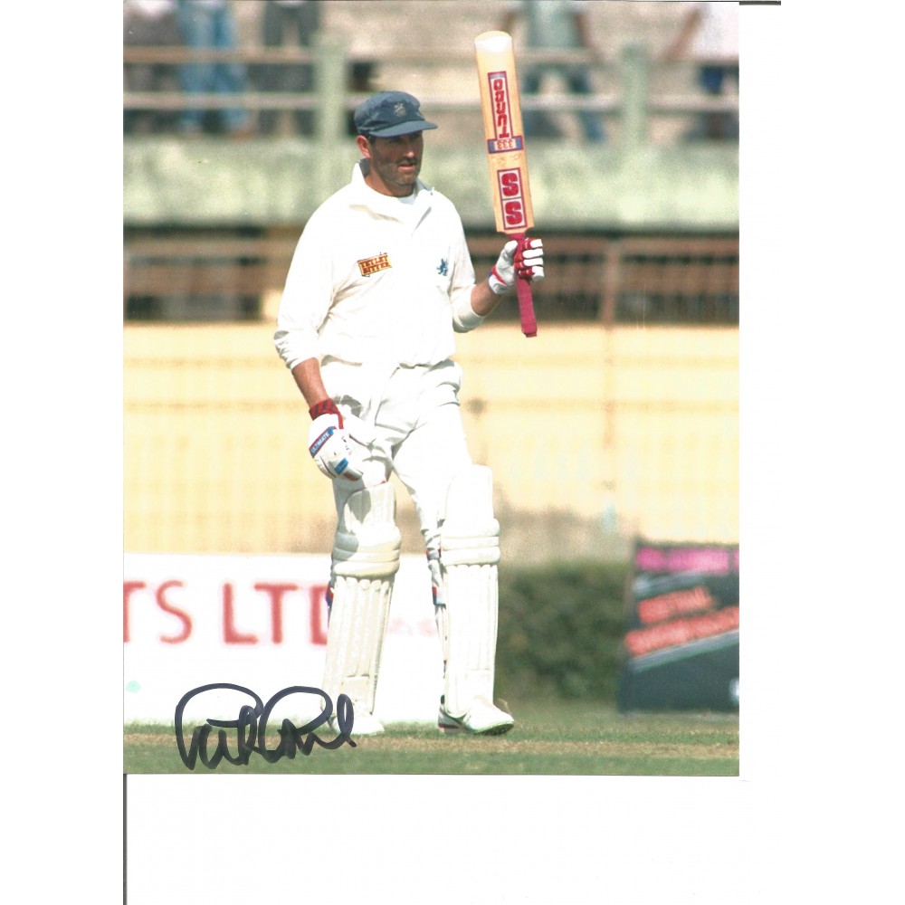 Cricket Graham Gooch 10x8 Signed Colour Photo Pictured In Action For England
